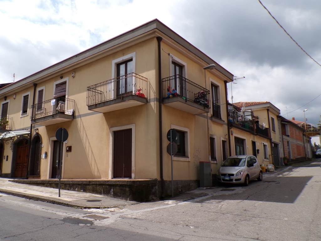 appartamento in vendita a Zafferana Etnea in zona Fleri