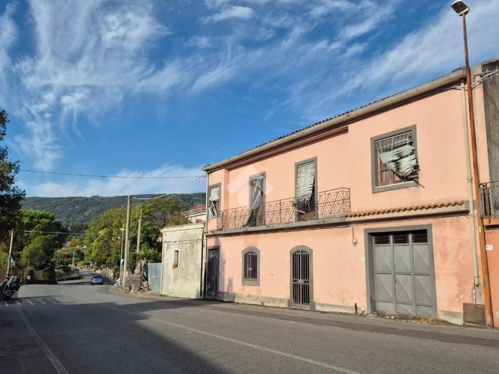 casa indipendente in vendita a Zafferana Etnea