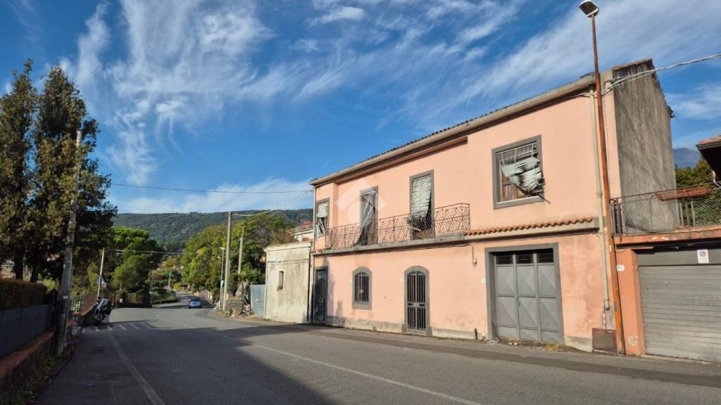 casa indipendente in vendita a Zafferana Etnea