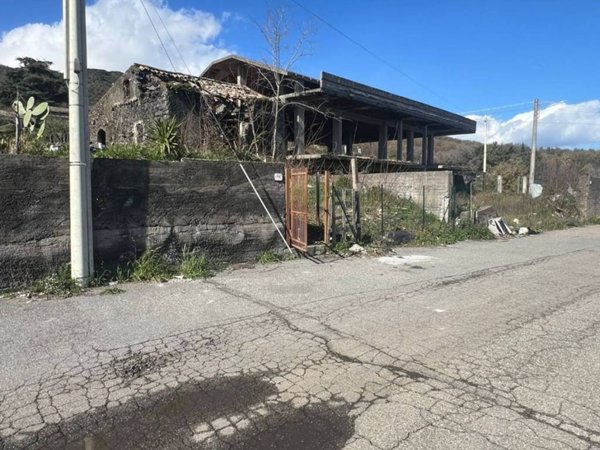 terreno agricolo in vendita a Zafferana Etnea in zona Sarro