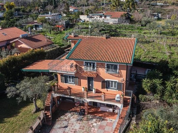 casa indipendente in vendita a Zafferana Etnea