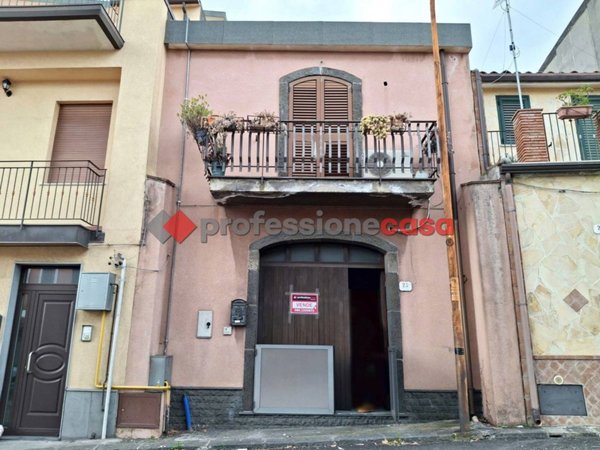 casa indipendente in vendita a Zafferana Etnea in zona Poggiofelice