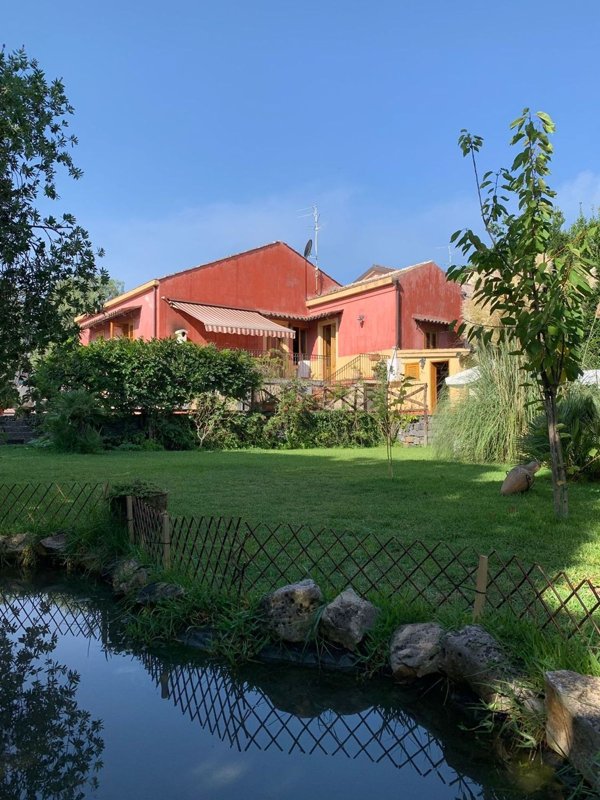 casa indipendente in vendita a Zafferana Etnea