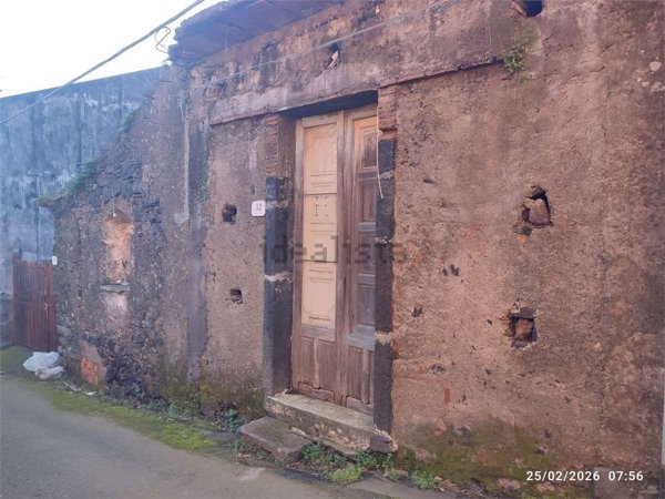 appartamento in vendita a Zafferana Etnea in zona Sarro