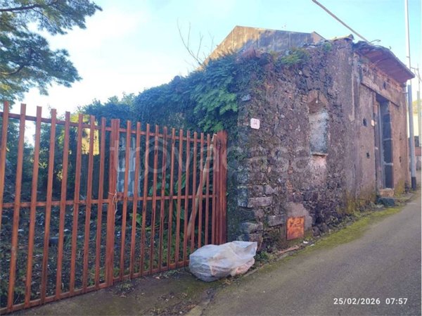 casa indipendente in vendita a Zafferana Etnea in zona Sarro