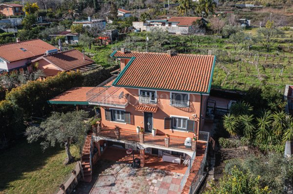 casa indipendente in vendita a Zafferana Etnea