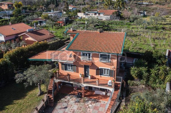 casa indipendente in vendita a Zafferana Etnea