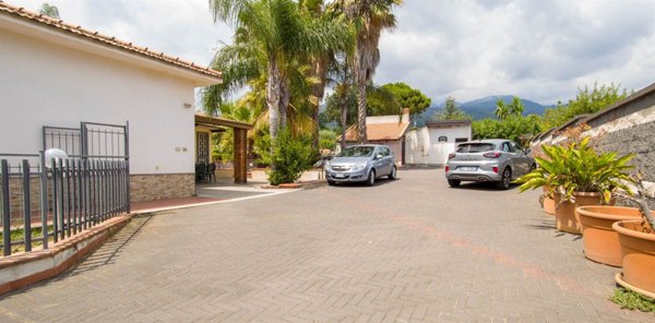 casa indipendente in vendita a Zafferana Etnea