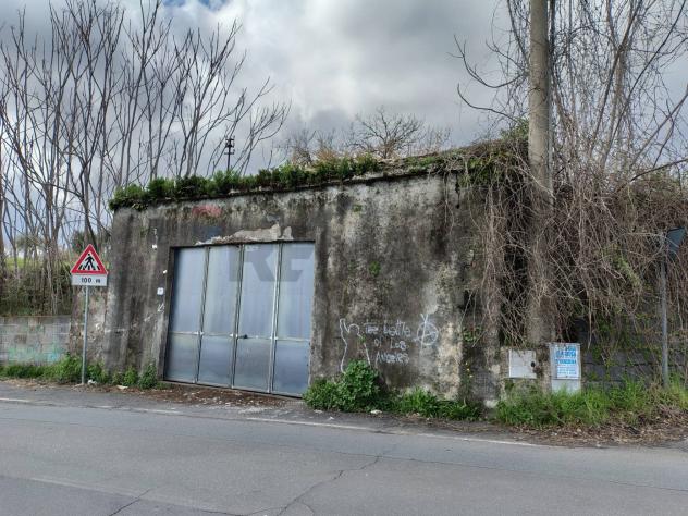 locale commerciale in vendita a Zafferana Etnea in zona Petrulli