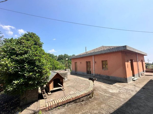 casa indipendente in vendita a Zafferana Etnea