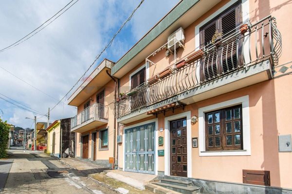 casa indipendente in vendita a Zafferana Etnea in zona Fleri