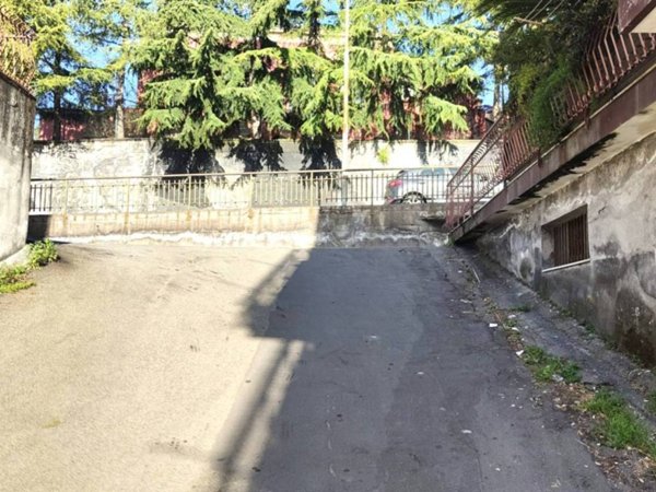 locale commerciale in vendita a Zafferana Etnea