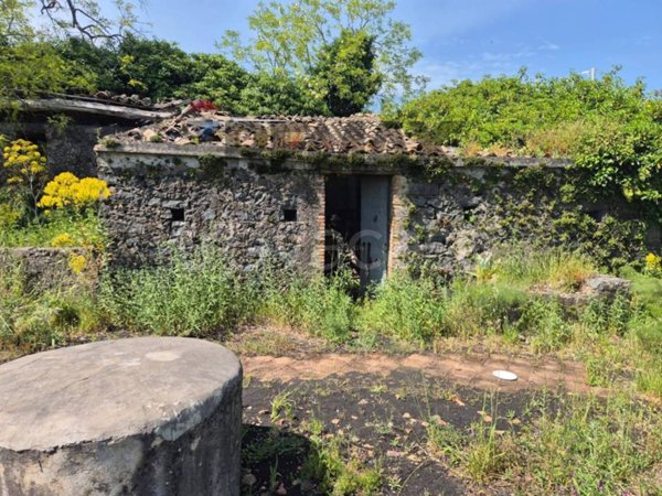 terreno agricolo in vendita a Zafferana Etnea in zona Sarro