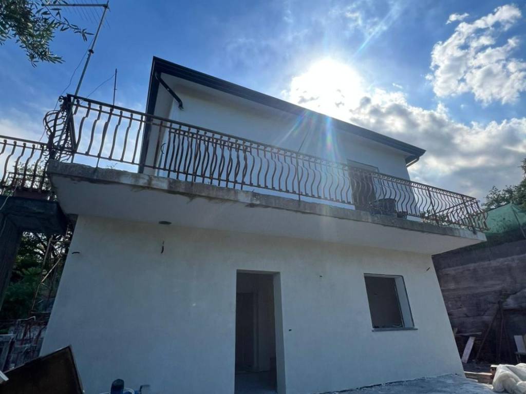 casa indipendente in vendita a Zafferana Etnea