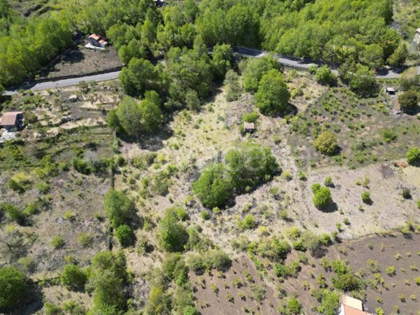 terreno agricolo in vendita a Zafferana Etnea in zona Sarro