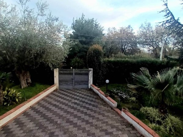 casa indipendente in vendita a Zafferana Etnea in zona Sarro