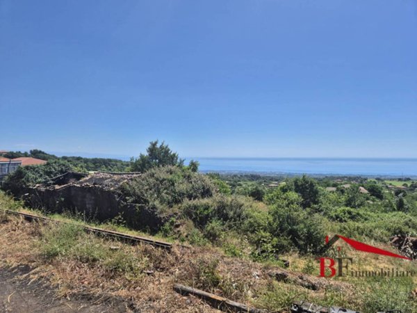 casa indipendente in vendita a Zafferana Etnea in zona Petrulli