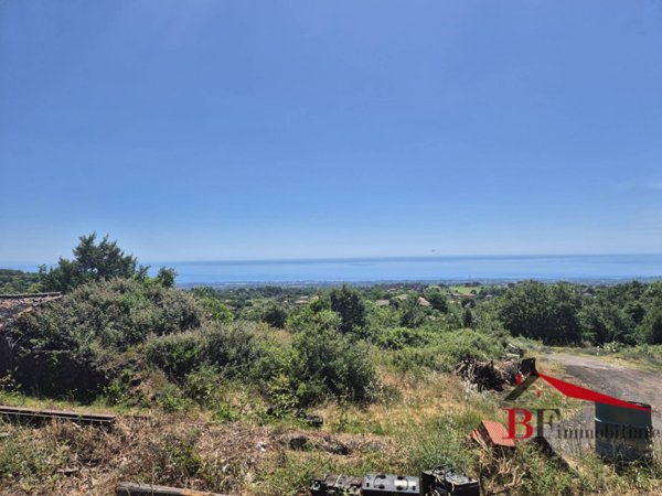 casa indipendente in vendita a Zafferana Etnea in zona Petrulli