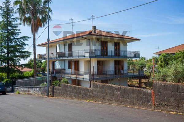 casa indipendente in vendita a Zafferana Etnea in zona Poggiofelice