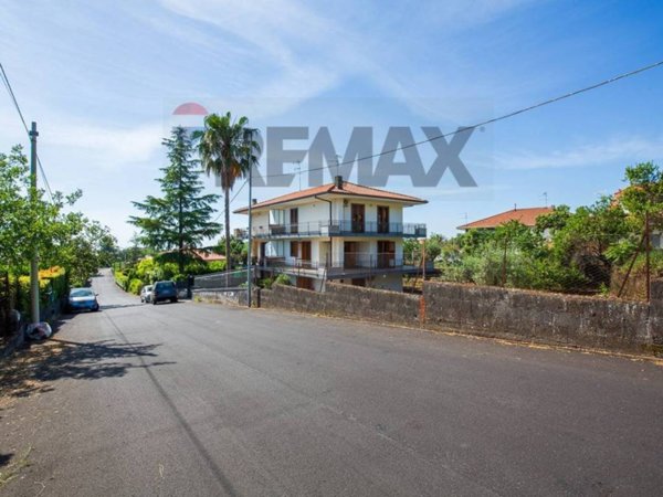 casa indipendente in vendita a Zafferana Etnea in zona Poggiofelice