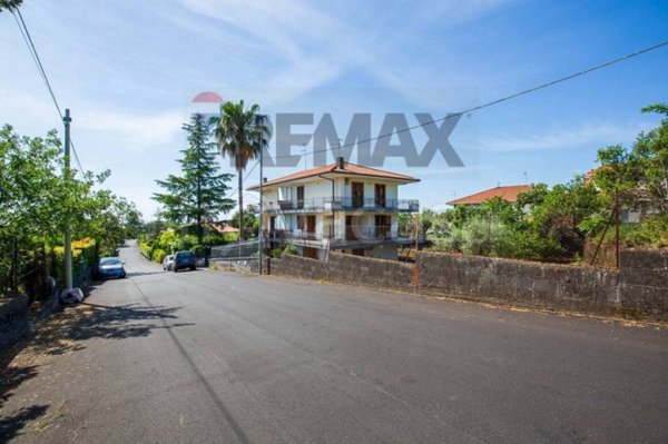 casa indipendente in vendita a Zafferana Etnea in zona Poggiofelice