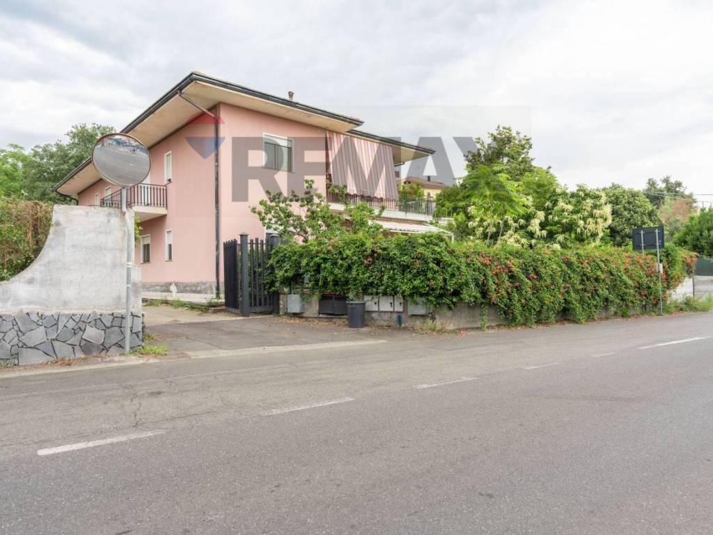 appartamento in vendita a Zafferana Etnea in zona Fleri