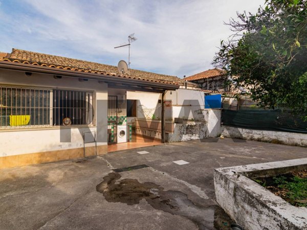 casa indipendente in vendita a Zafferana Etnea in zona Petrulli