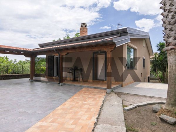 casa indipendente in vendita a Zafferana Etnea