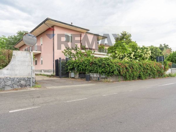 appartamento in vendita a Zafferana Etnea in zona Fleri