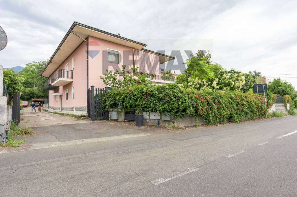 appartamento in vendita a Zafferana Etnea in zona Fleri
