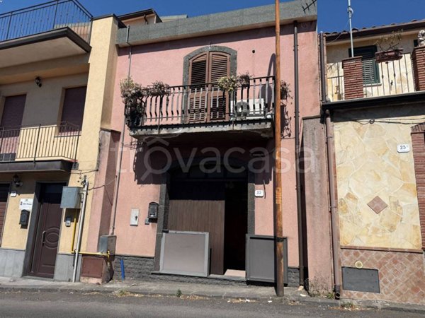 casa indipendente in vendita a Zafferana Etnea in zona Poggiofelice
