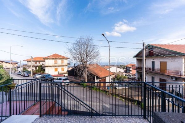 casa indipendente in vendita a Zafferana Etnea in zona Fleri