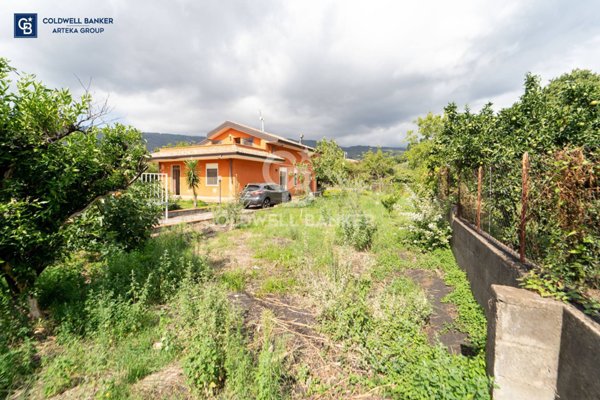 casa indipendente in vendita a Zafferana Etnea in zona Petrulli