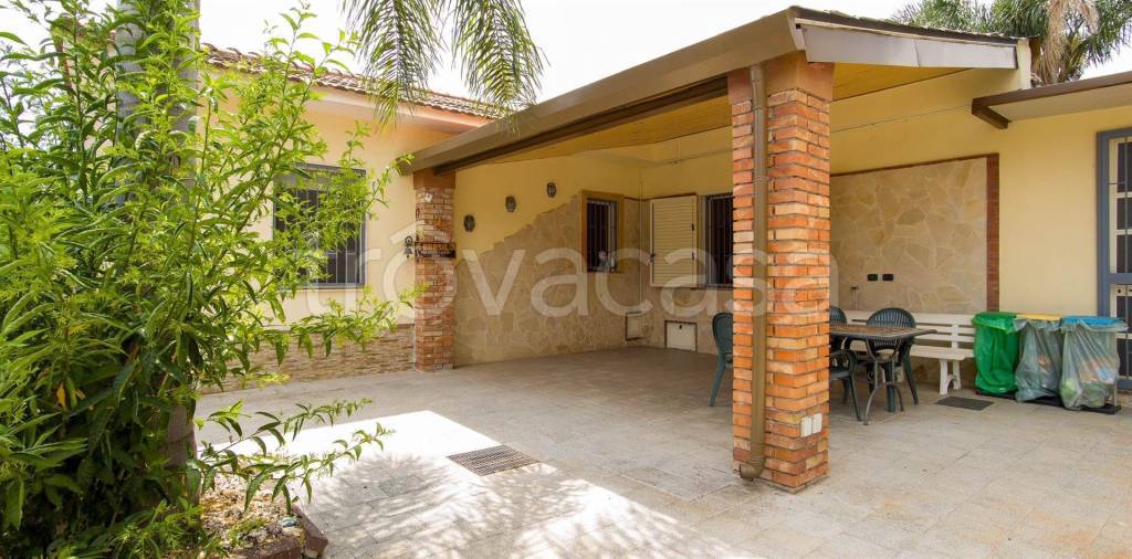 casa indipendente in vendita a Zafferana Etnea in zona Petrulli