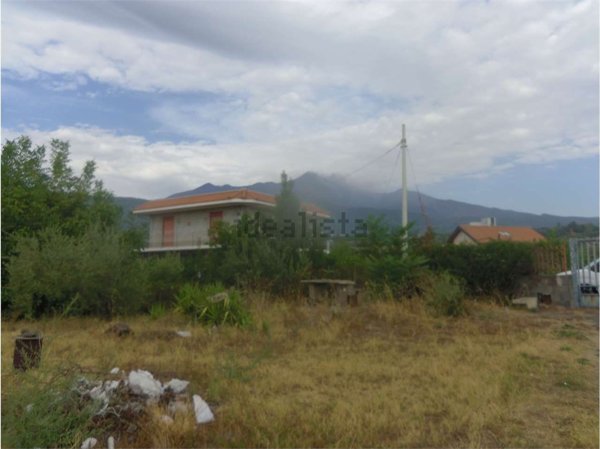 terreno in vendita a Zafferana Etnea in zona Petrulli