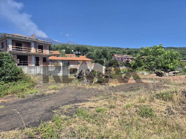 casa indipendente in vendita a Zafferana Etnea in zona Petrulli