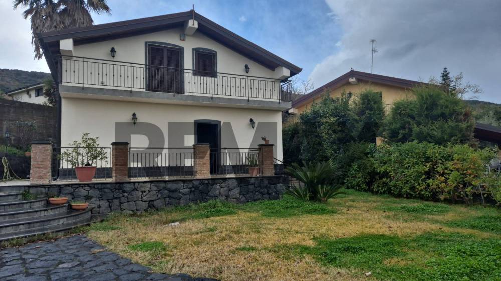 casa indipendente in vendita a Zafferana Etnea