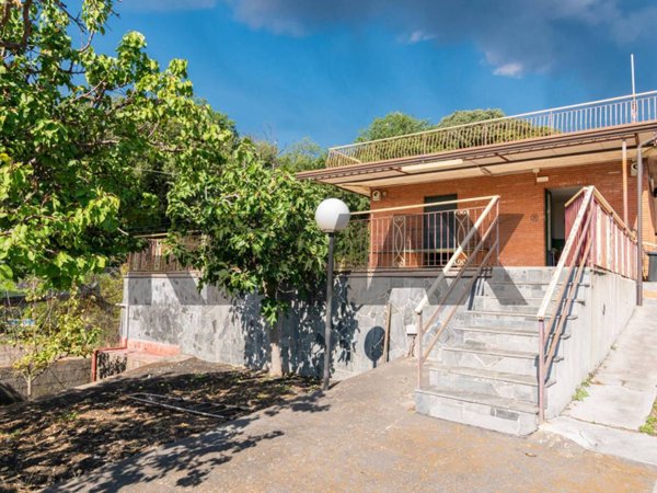 casa indipendente in vendita a Zafferana Etnea in zona Petrulli