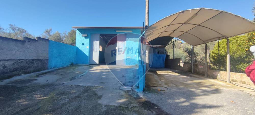 locale commerciale in vendita a Mazzarrone