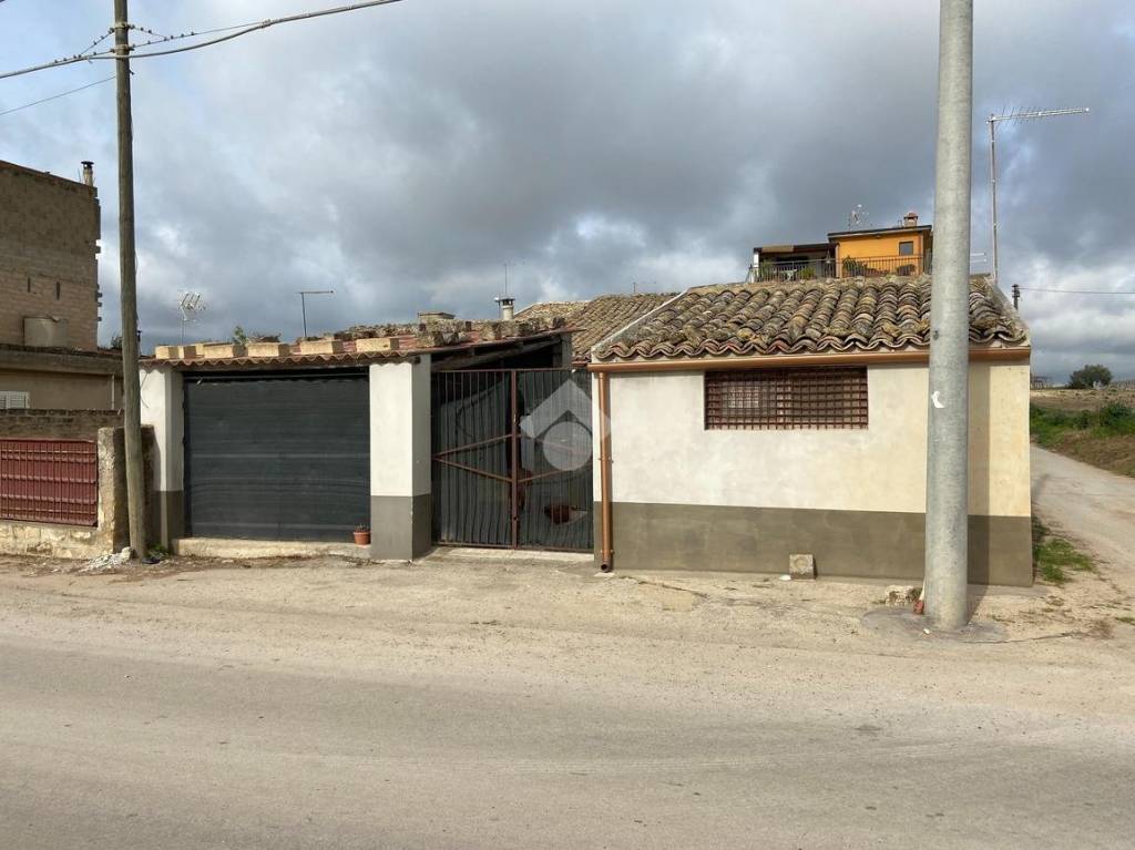 casa indipendente in vendita a Mazzarrone