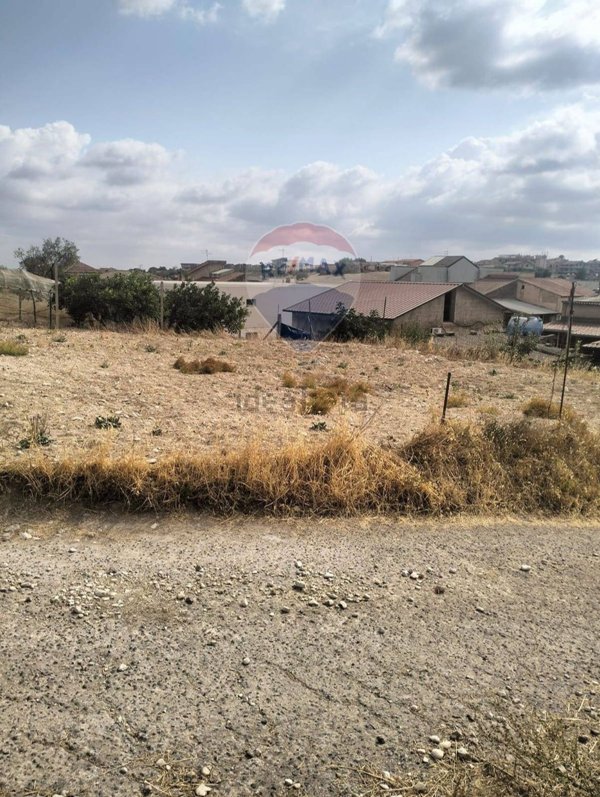 terreno edificabile in vendita a Mazzarrone