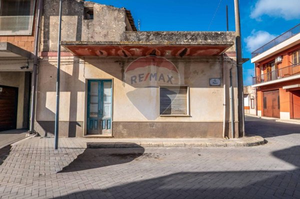 casa indipendente in vendita a Mazzarrone