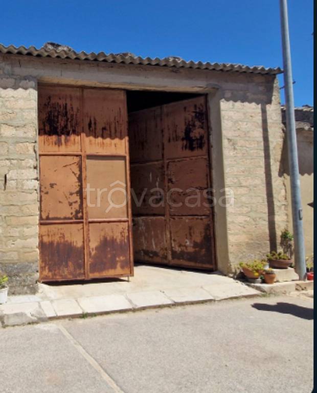 locale commerciale in vendita a Mazzarrone