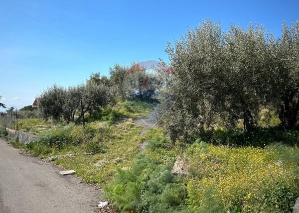 terreno edificabile in vendita a Ragalna