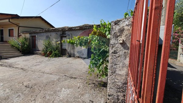 casa indipendente in vendita a Ragalna