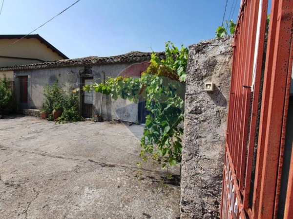 casa indipendente in vendita a Ragalna