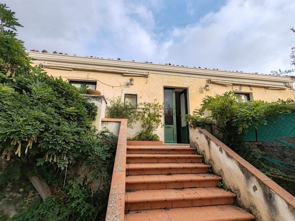 casa indipendente in vendita a Ragalna