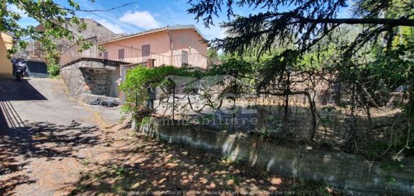 casa indipendente in vendita a Ragalna