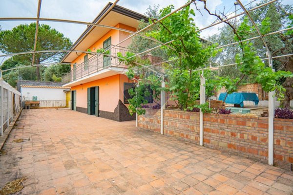 casa indipendente in vendita a Ragalna