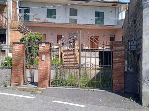 intera palazzina in vendita a Ragalna